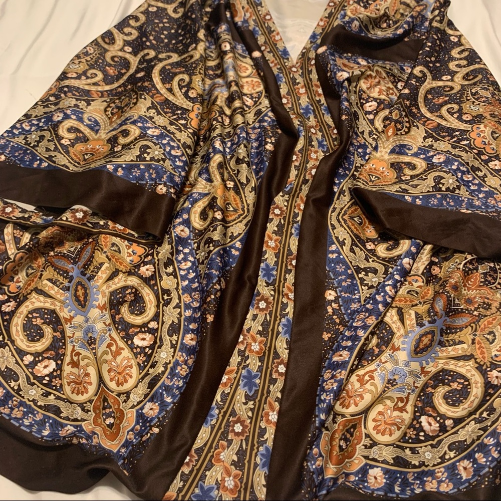 Vintage Edith Martin Robe - Picture 3 of 9